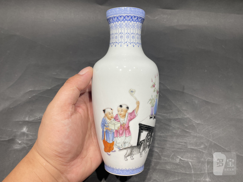 民国 珐琅彩教子图人物故事图赏瓶（带老盒） - 图3